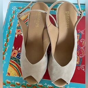 Paseart Women's Beige Peep-Toe Slingback Sandals Made in Spain Size 40 NWT